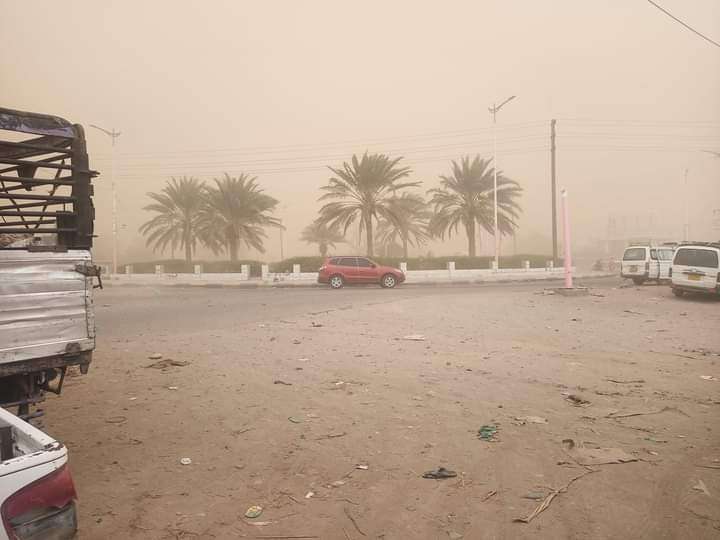 مواطنون في المخا: لهذا السبب لم نتمكن الخروج من منازلنا اليوم