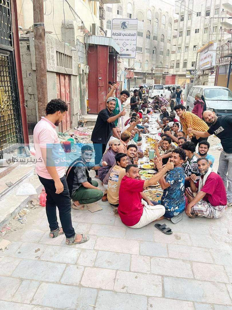 ابناء الجن.. ينظمون الافطار الجماعي بعدن